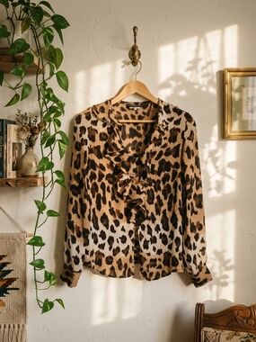 VTG Transitions 100% Silk Sheer Animal Print Ruffle Blouse Womens 4 S Romantic